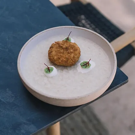 Готель The Nest 2*